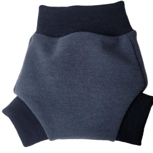 Pantalones cortos de mezclilla a rayas azul marino claros de largo medio