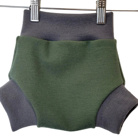 Explorer Medium Sage and Charcoal